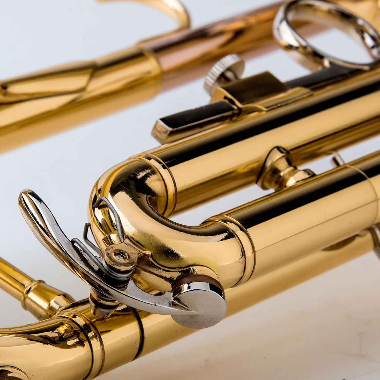 Bb Trumpet with Case and Gloves: image 7